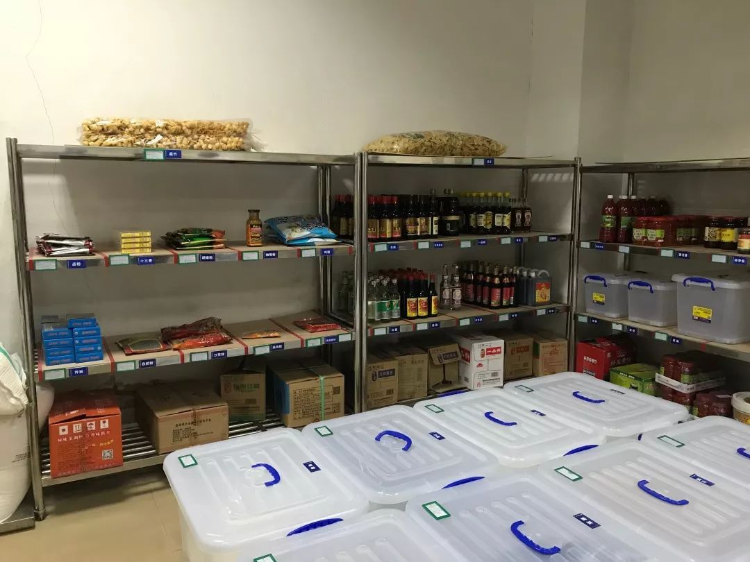 舌尖安全 重視源頭 ——延奎實(shí)小食品安全管理人員到廈門利生餐飲公司現(xiàn)場考察餐飲管理